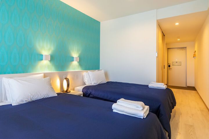 Room 9 of 33