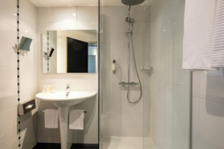 Room 47 of 86