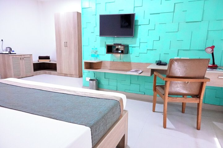 Room 10 of 32