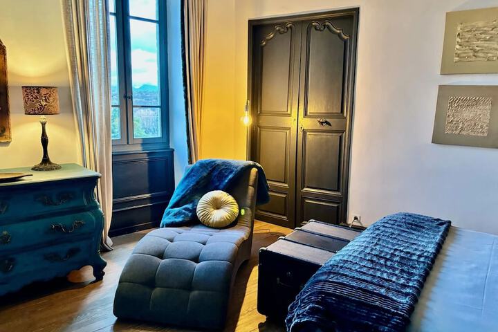 Room 8 of 37