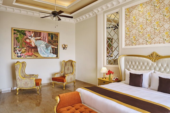 Room 7 of 40