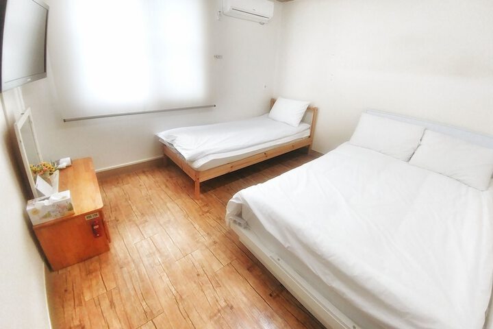Room 6 of 23