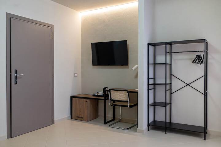 Room 34 of 89