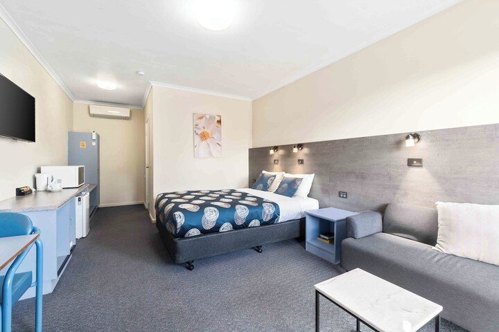 Room 4 of 32