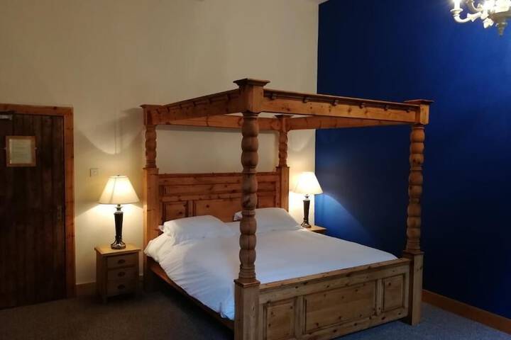 Room 5 of 10