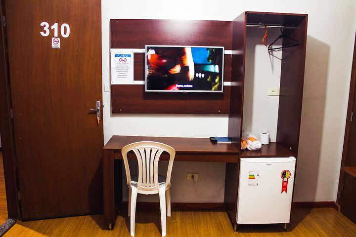 Room 12 of 37