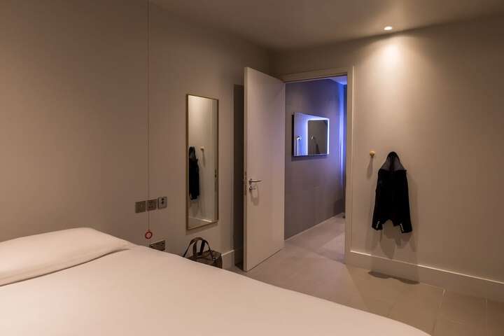 Room 33 of 49
