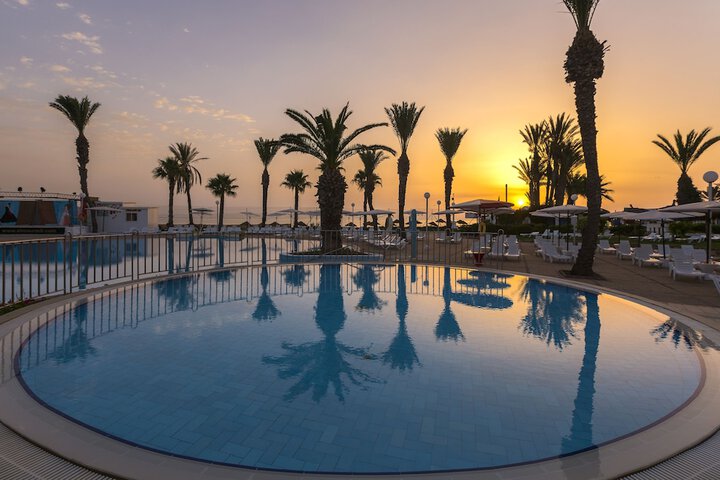 Hotel with Pool