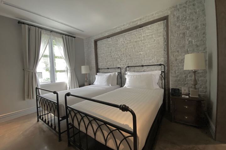 Room 25 of 207
