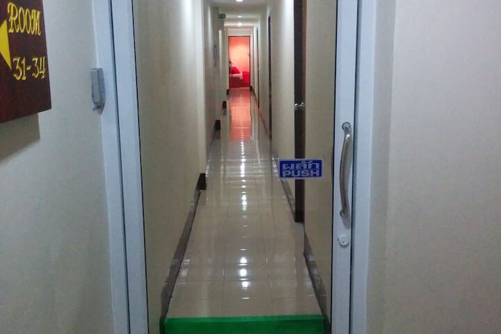 Ballroom/Hall 28 of 31