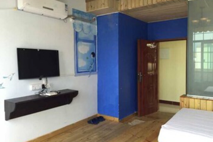 Room 16 of 18