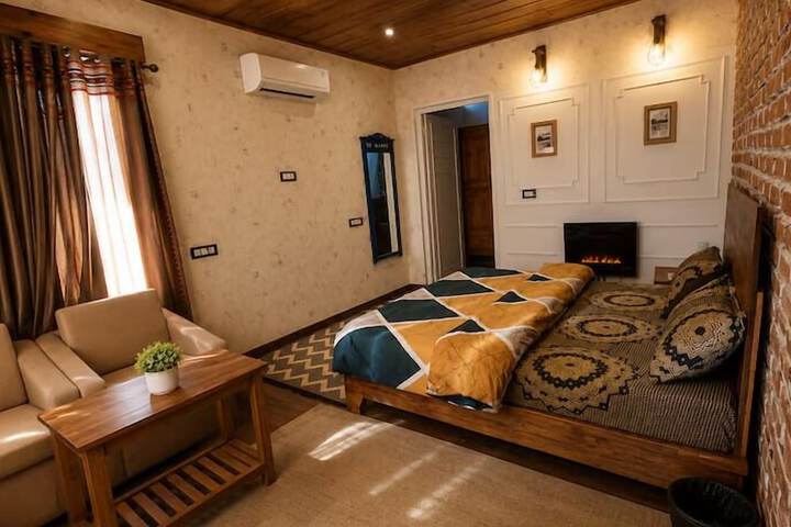 Room 2 of 20