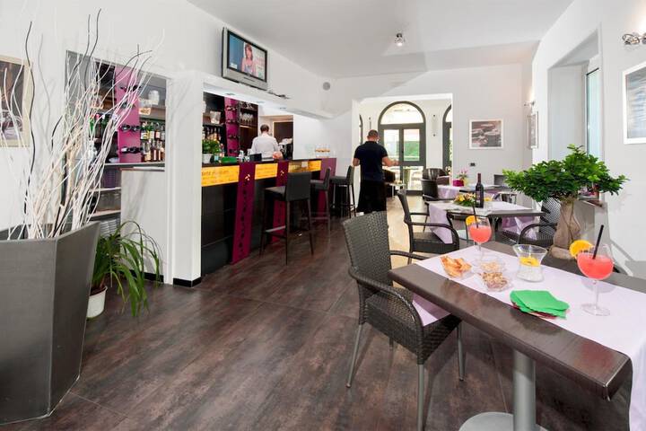 Dining Photos
