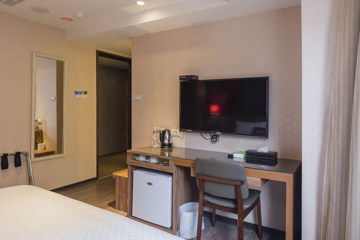 Room 25 of 40