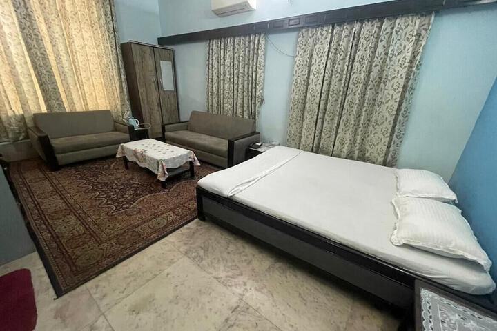 Room 4 of 7