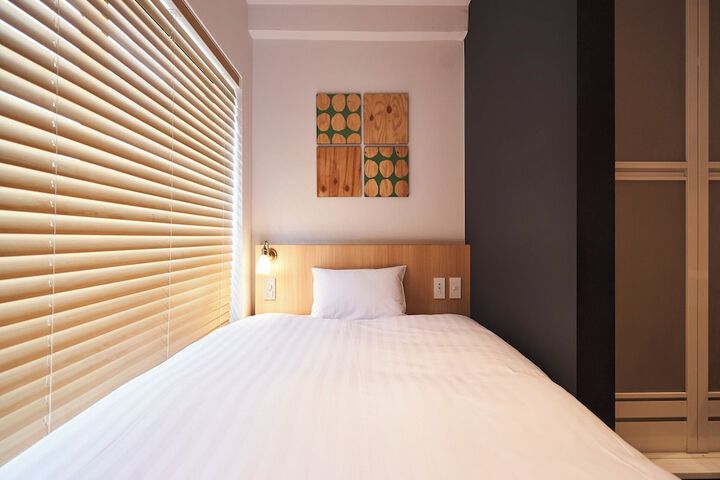 Room 7 of 28