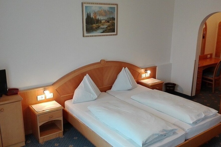 Room 3 of 20
