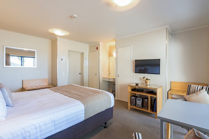 Room 11 of 100