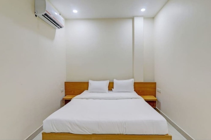 Room 4 of 14