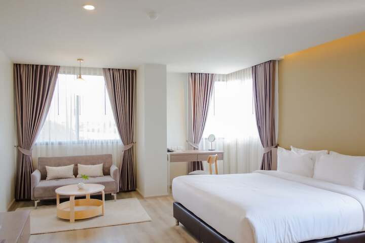 Room 14 of 80