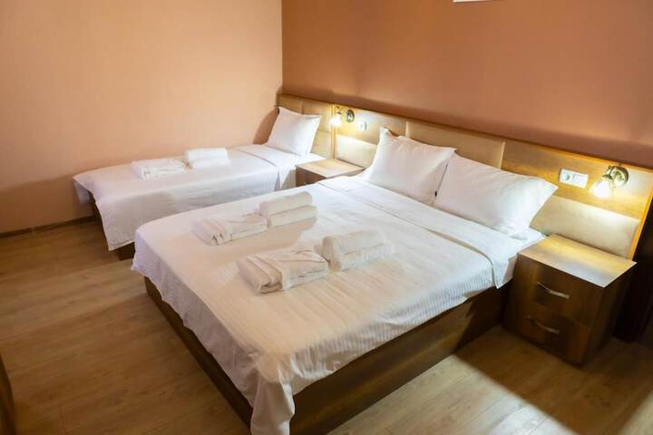 Room 5 of 12