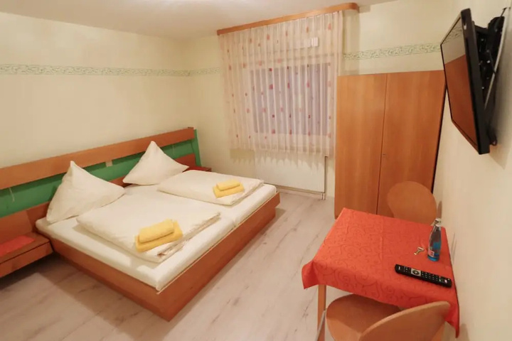 Room 3 of 13