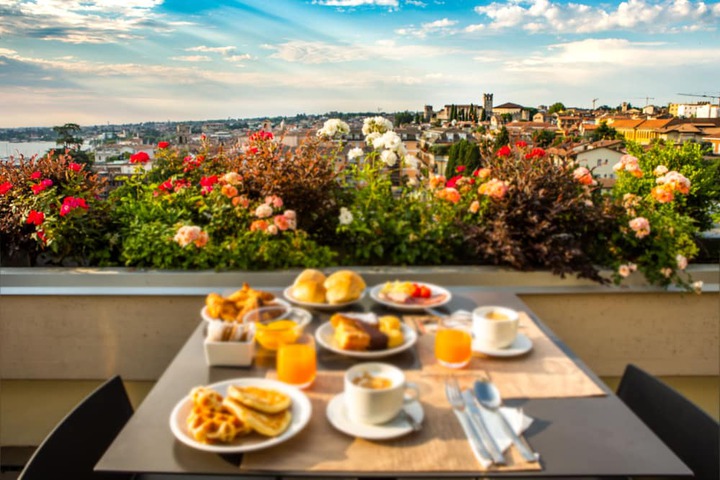 Breakfast/Coffee Service 38 of 46