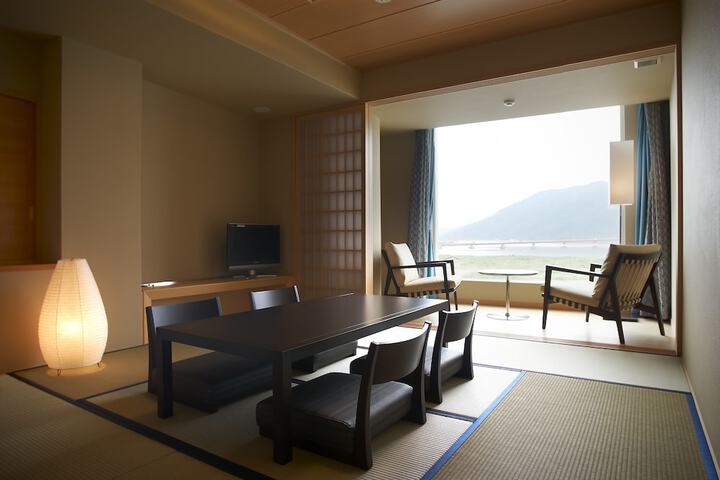Room 3 of 16