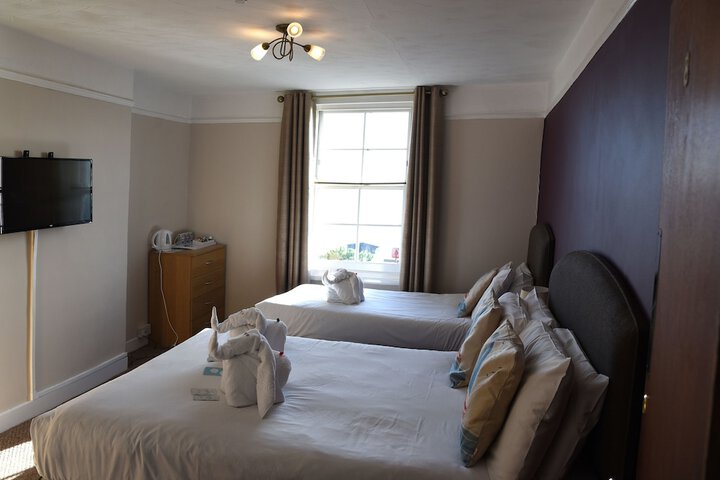 Room 6 of 25