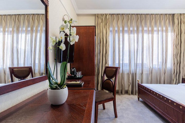 Room 13 of 85