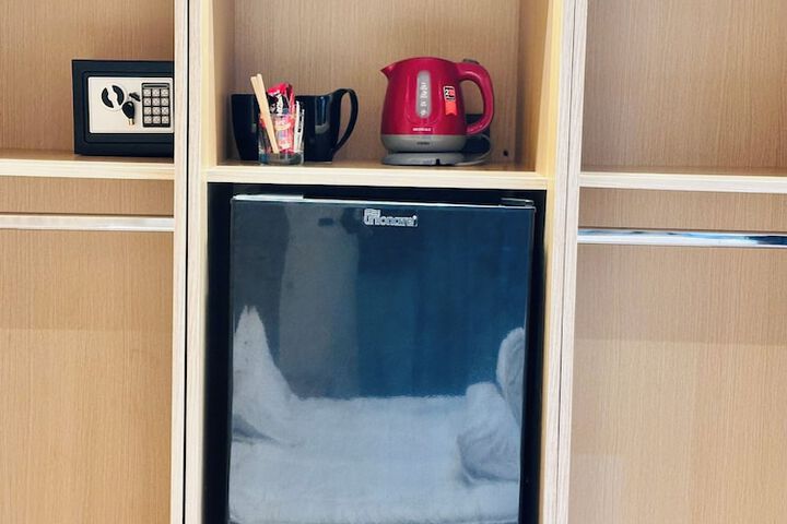 Room 28 of 147