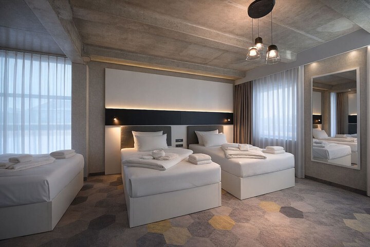Room 34 of 59