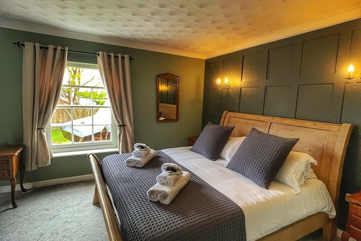 Room 11 of 20