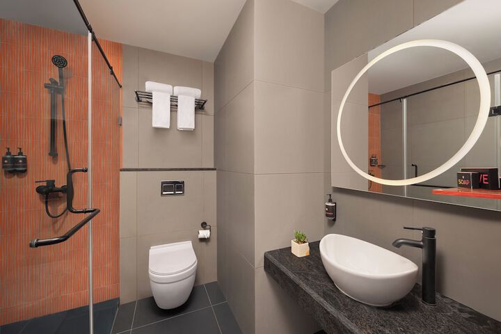 Room 10 of 38