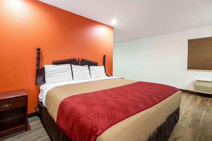 1 King Bed (2 of 8)