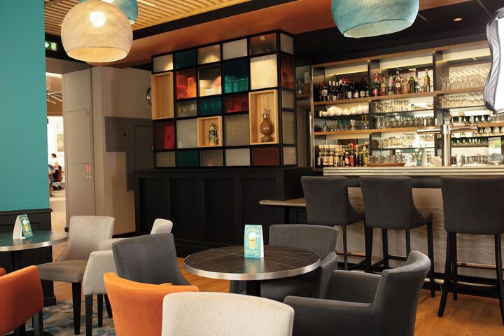 Lounge 68 of 80