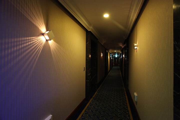 Ballroom/Hall 34 of 37