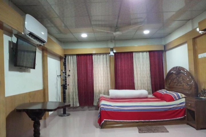 Room 5 of 11