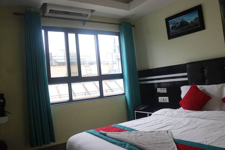 Room 6 of 10