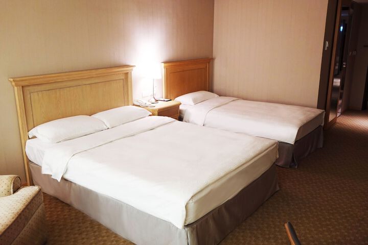 Room 26 of 103