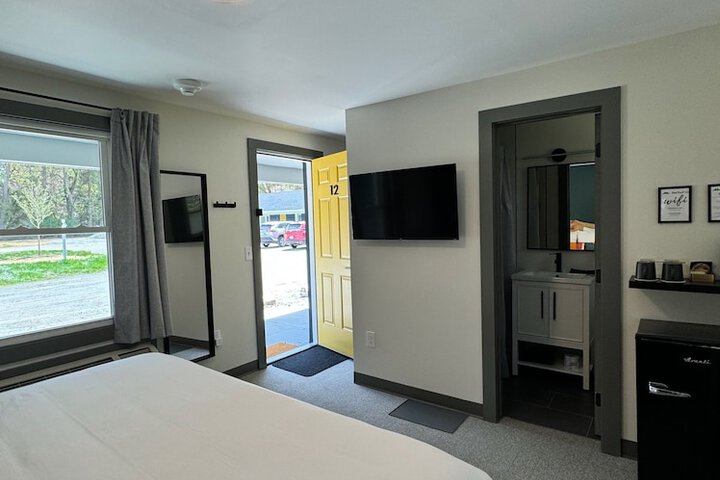 Standard Studio 1 King Bed Courtyard View (14 of 26)