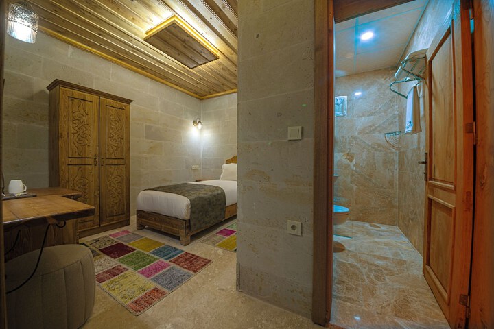 Room 41 of 86