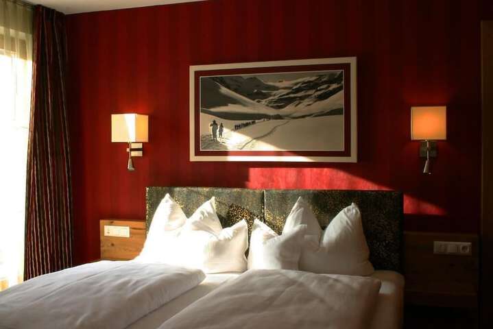 Room 7 of 12