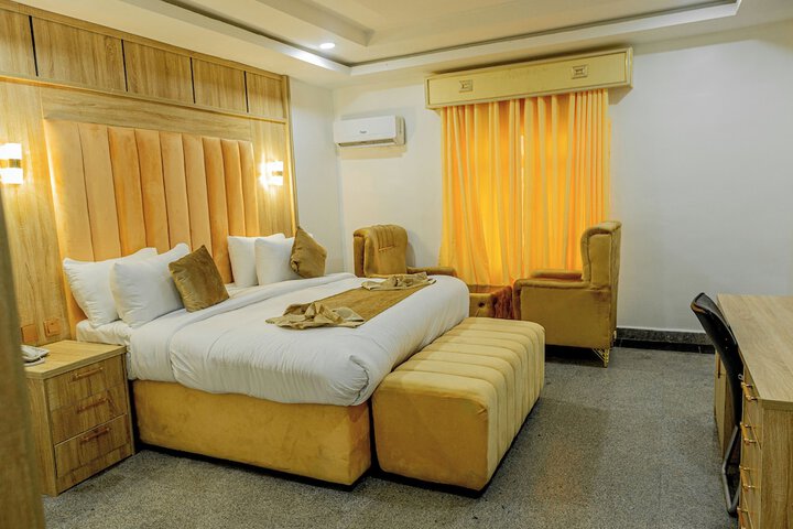 Room 6 of 19