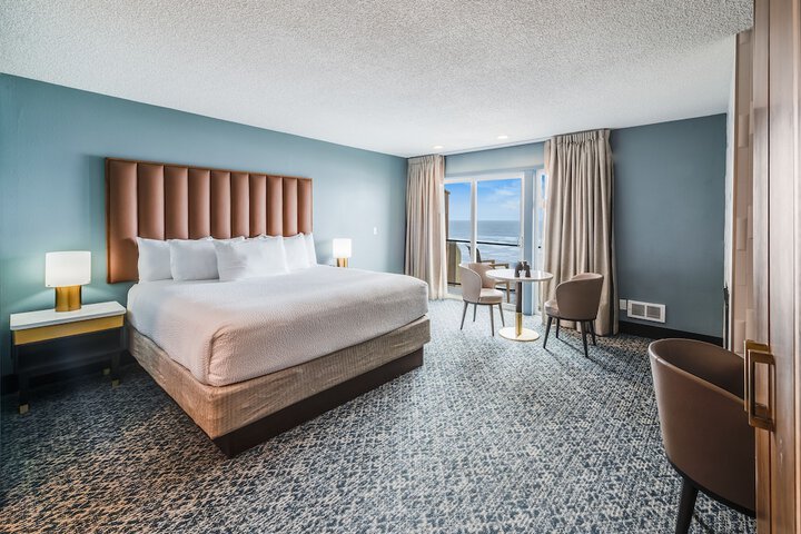 Room 15 of 220