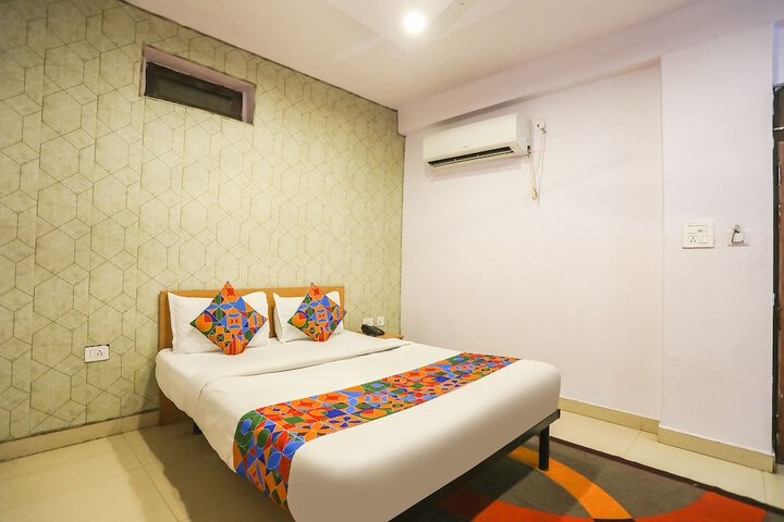 Room 7 of 33