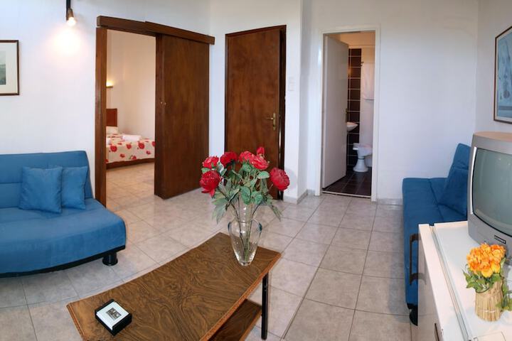 Room 13 of 35