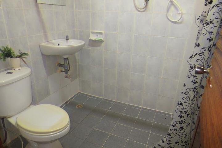 Room 1 of 6