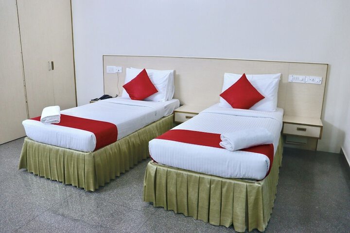 Room 7 of 16