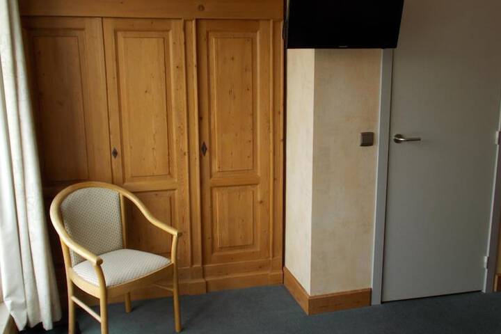 Room 12 of 35